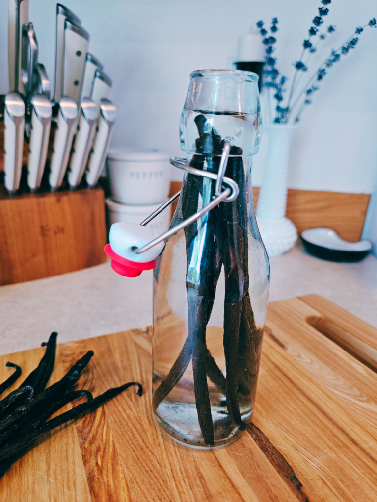 How To Make Easy Homemade Vanilla Extract